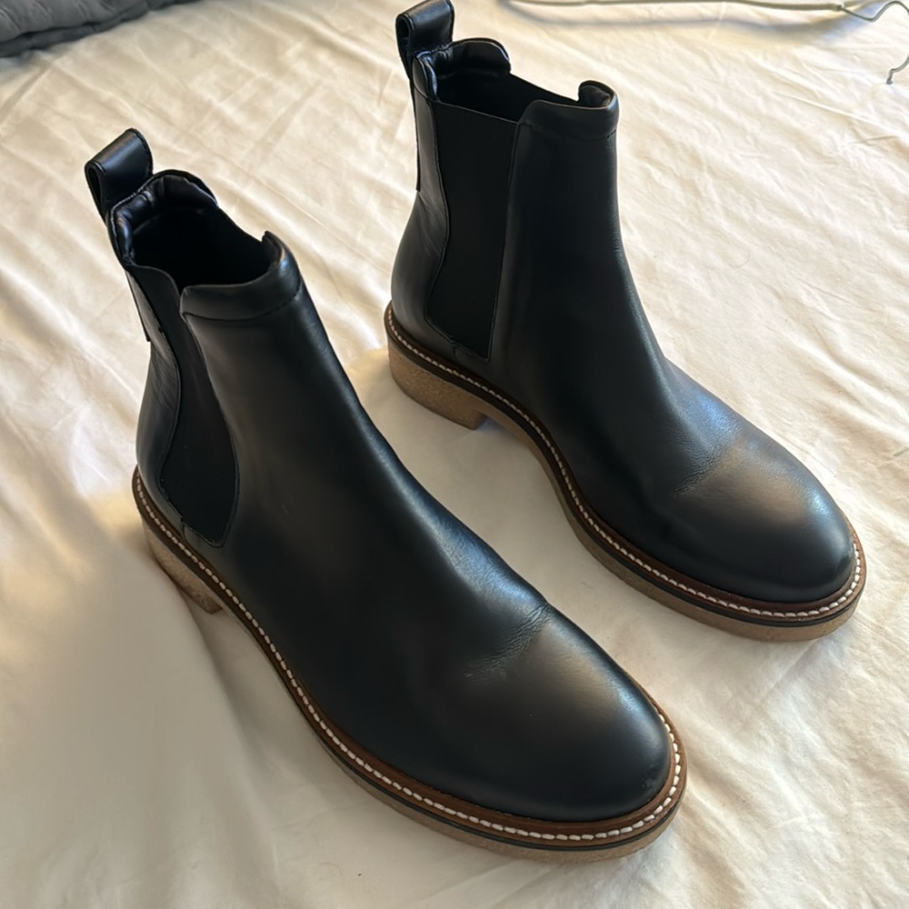 Everlane Black Leather Chelsea Boots